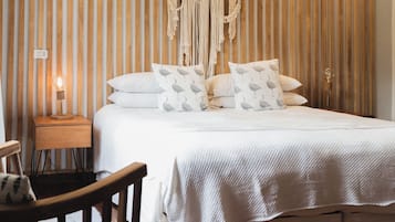 Kamar Superior | Brankas dan didekorasi berbeda-beda