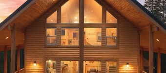 Imperial Elk Lodge-10 Miles to YNP + Hot Tub + Wifi + AC