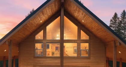 Imperial Elk Lodge-10 Miles to YNP+Sauna+Hot Tub+Wifi+AC