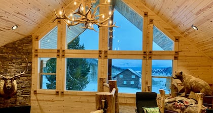 Imperial Elk Lodge-10 millas a YNP + Jacuzzi + Wifi + AC