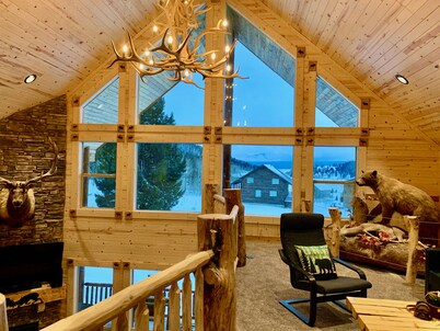 Imperial Elk Lodge-10 Miles to YNP+Hot Tub+Wifi+AC