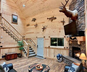 Interior - Imperial Elk Lodge-10 Miles to YNP+Hot Tub+Wifi+AC (Island Park)
