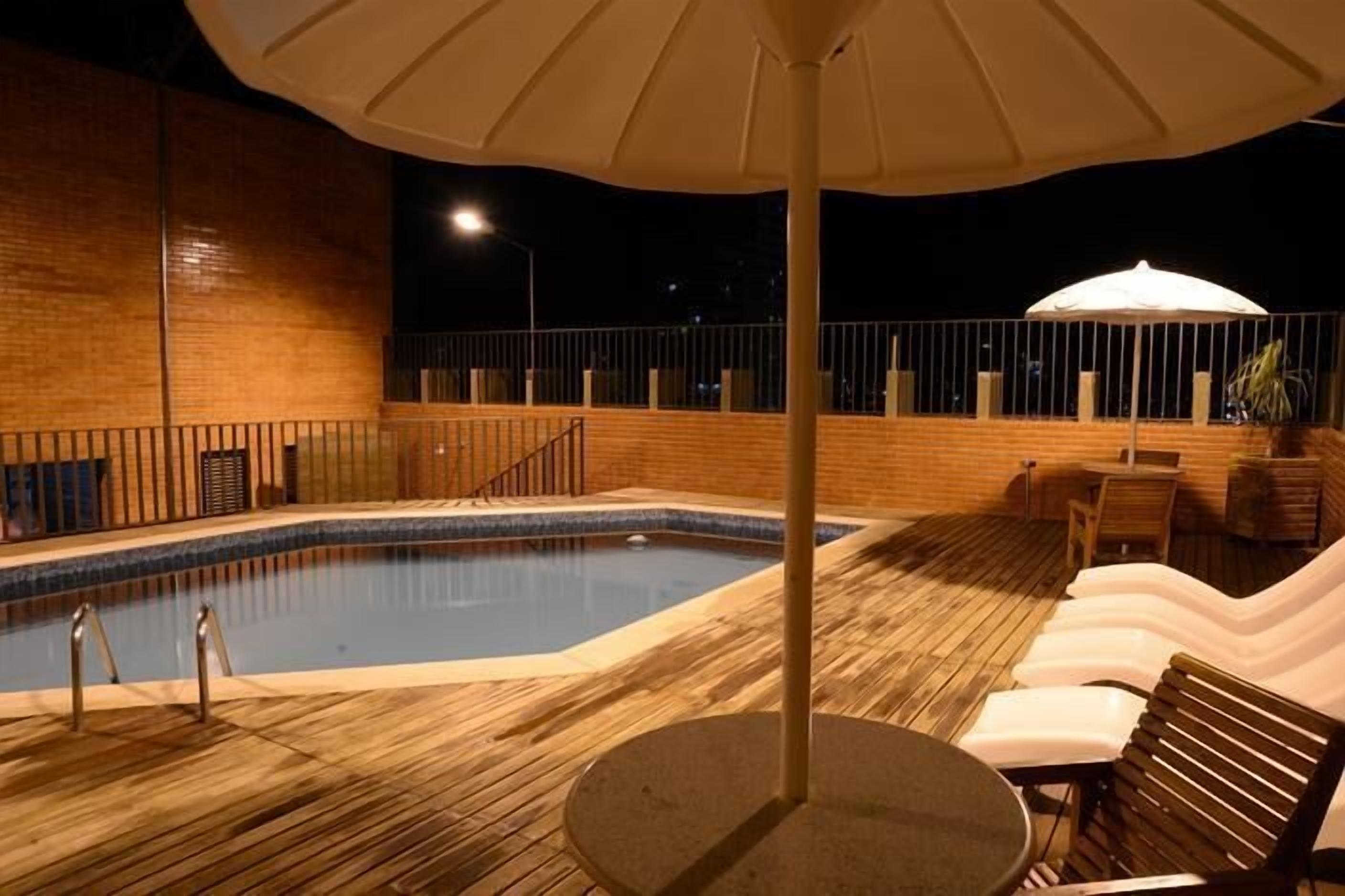 حمّام سباحة خارجي، حمّام سباحة على السطح