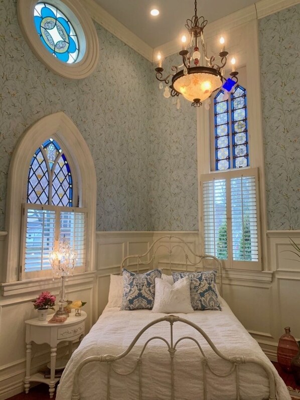 4 habitaciones, tabla de planchar con plancha y wifi 