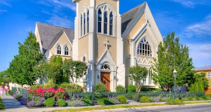 Majestic Steepled Beauty in Cape May, NJ (unit 2)
