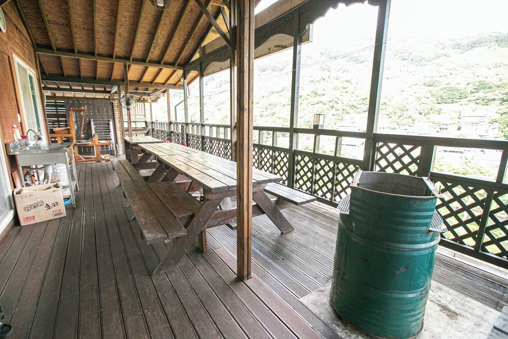 Rosemary Room | Terrace/patio