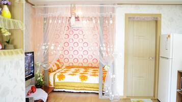 ํํผ๋ฏผํธ, ์์ค๋ฏผ, ์นด๋ชจ๋ง์ผ | ๊ฑฐ์ค ๊ณต๊ฐ | ํ๋ฉด TV, ํ๊ตฌ, ๋ฐ๋ฅ ๋๋ฐฉ/์จ๋