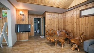 Rosemary Room | Living area | Flat-screen TV, ping pong, heated floors