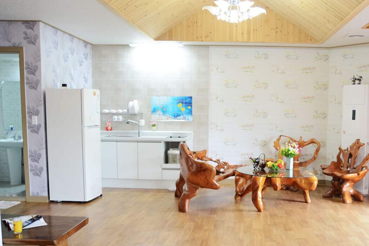 Rosemary Room | Living area