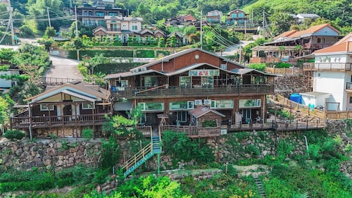 Jirisan 1 Night 2 Days Pension