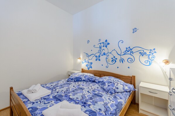 1 bedroom, iron/ironing board, Internet, bed sheets