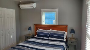 3 bedrooms, iron/ironing board, WiFi, bed sheets - Rye Beach Lake Front Home near Cedar Point (Huron)