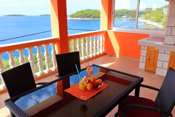 Outdoor dining - Holiday Home Adriatic View-Two Bedroom Apartment with Terrace and Sea View (Blato)
