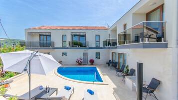 Outdoor pool, pool loungers