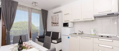 Fridge, microwave, stovetop, toaster