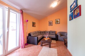 LCD TV - Apartments Karen - Three Bedroom Apartment with Terrace (A5) (Vinisce)