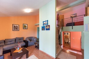 Interior - Apartments Karen - Three Bedroom Apartment with Terrace (A5) (Vinisce)