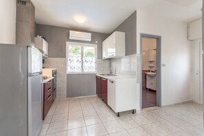 Refrigerador, horno, parrilla de estufa y lavavajillas 