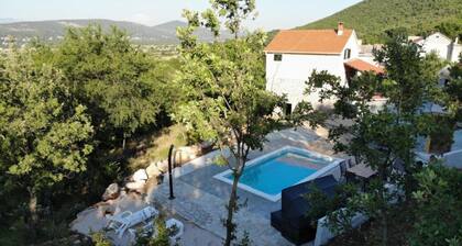 Holiday home Jadrić - Two-Bedroom Holiday Home with Pool