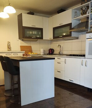 Fridge, microwave, oven, stovetop