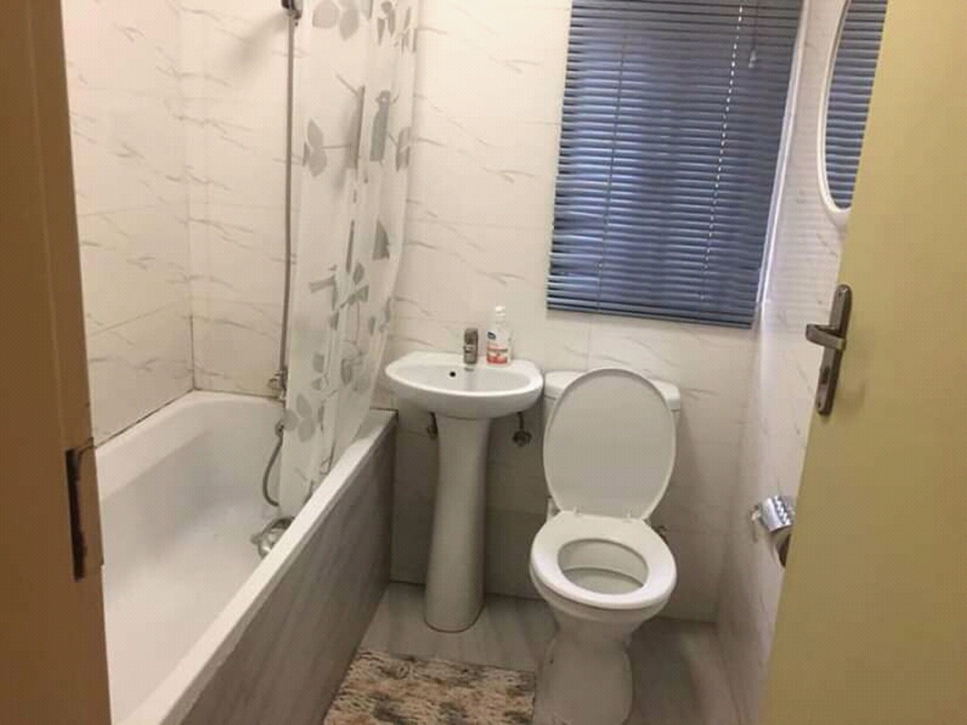 Ducha, artículos de higiene personal gratuitos y secador de pelo