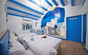 Vierbettzimmer | Verdunkelungsvorhänge, kostenloses WLAN, Bettwäsche