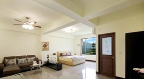 Double Room, Garden View | Desk, blackout curtains, bed sheets - Jing Guan Yuan (Zhushan)