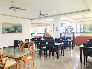 朝食 (郷土料理)、毎日提供 (無料)