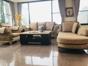 Deluxe Double Room, Bathtub | Desk, blackout curtains, bed sheets - Jing Guan Yuan (Zhushan)