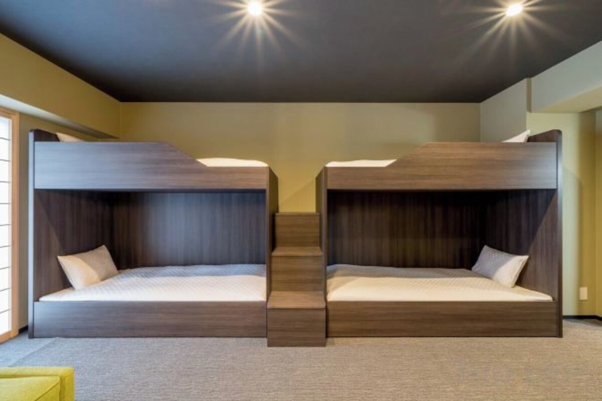 In-room safe, cribs (surcharge), WiFi (free), bed sheets