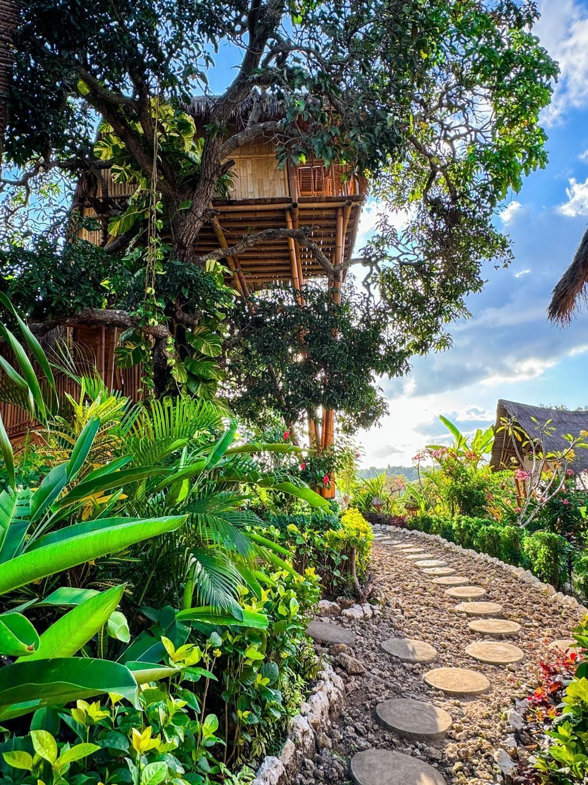 Panoramic Tree House | In-room safe, desk, laptop workspace, blackout drapes