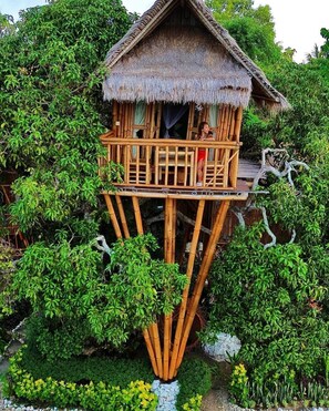 Panoramic Tree House | In-room safe, desk, laptop workspace, blackout drapes