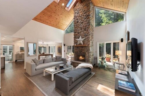 Private Cherry Beach Pool House with large heated pool & hot tub! 