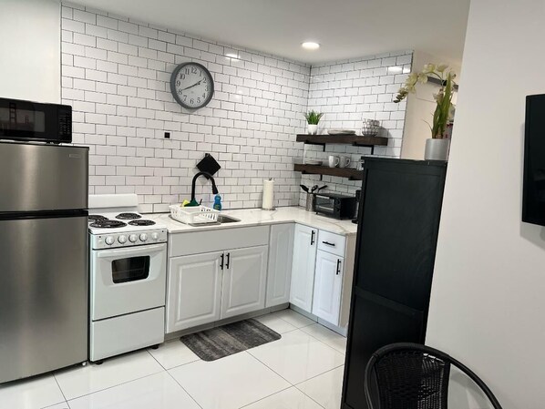 Fridge, microwave, stovetop, coffee/tea maker