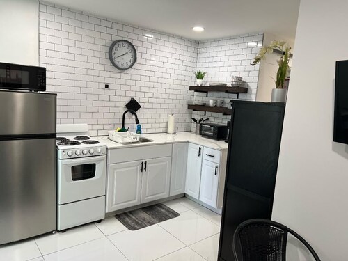 UNIT 5 Cozy yksiö, jossa ilmainen pysäköinti, Wi-Fi, kaapeli-TV
