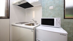 1 Bedroom Apartment | Private kitchenette | Fridge, microwave, stovetop, electric kettle - COTO Tokyo Nakano (Tokyo)