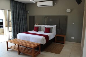 7 bedrooms, WiFi - Family Room with Bathroom (Maun)