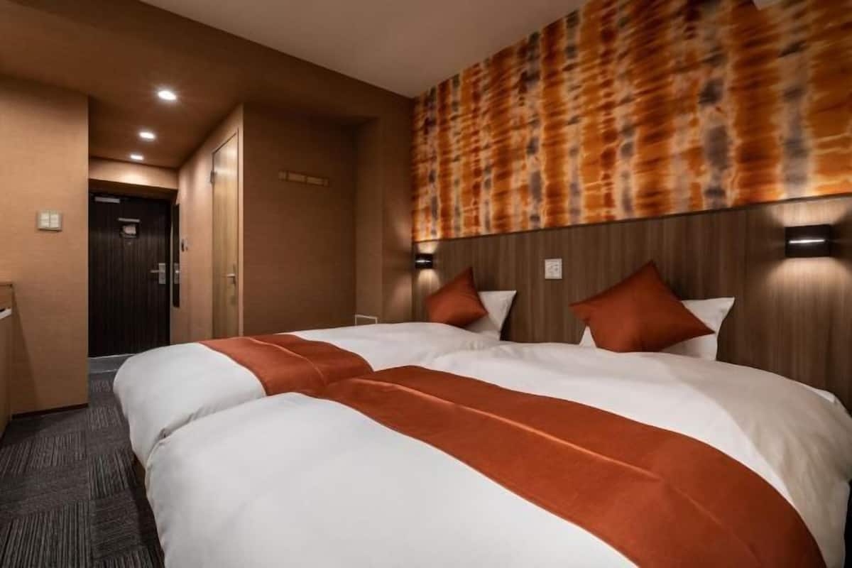 1 quarto, cofres nos quartos, escrivaninha, quartos à prova de som