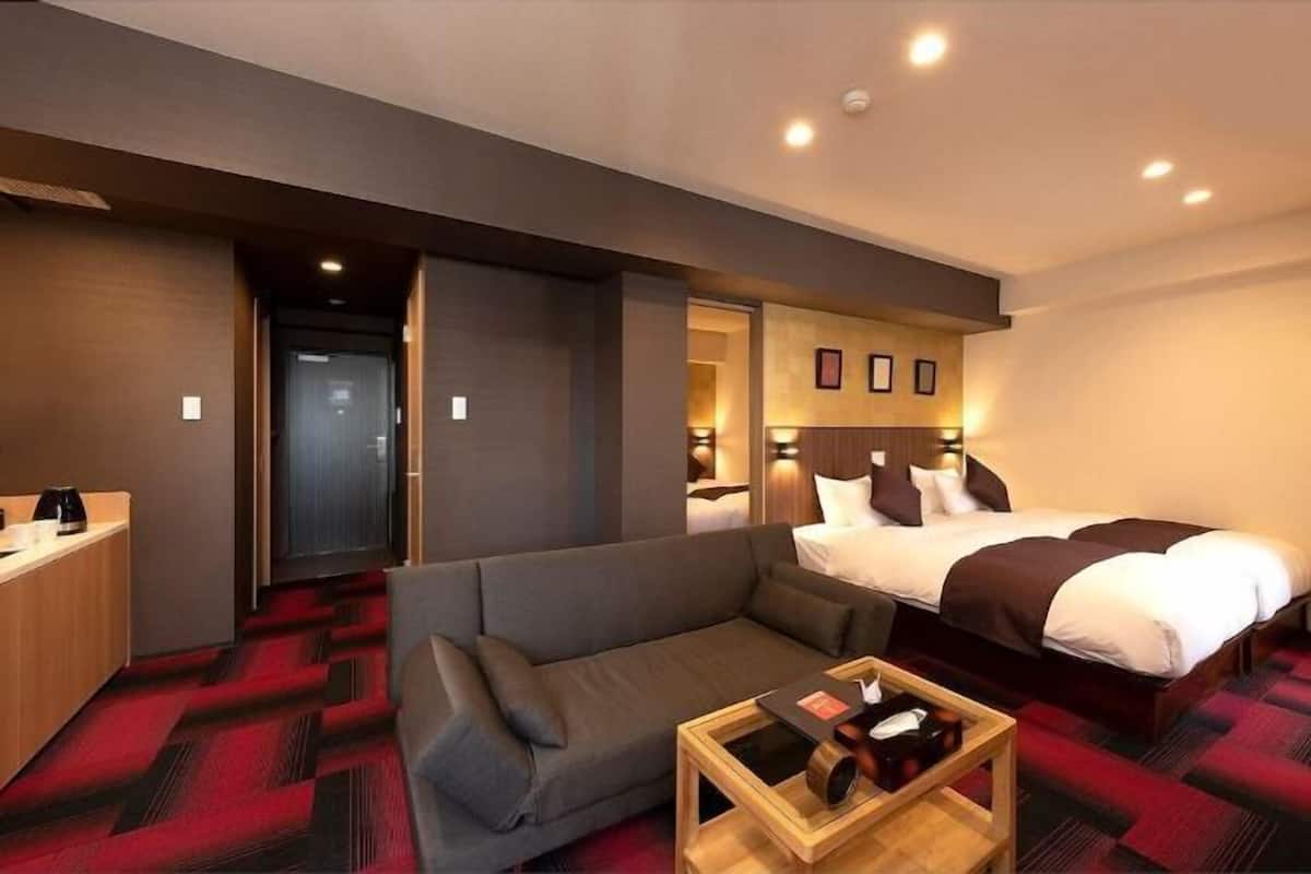 1 quarto, cofres nos quartos, escrivaninha, quartos à prova de som