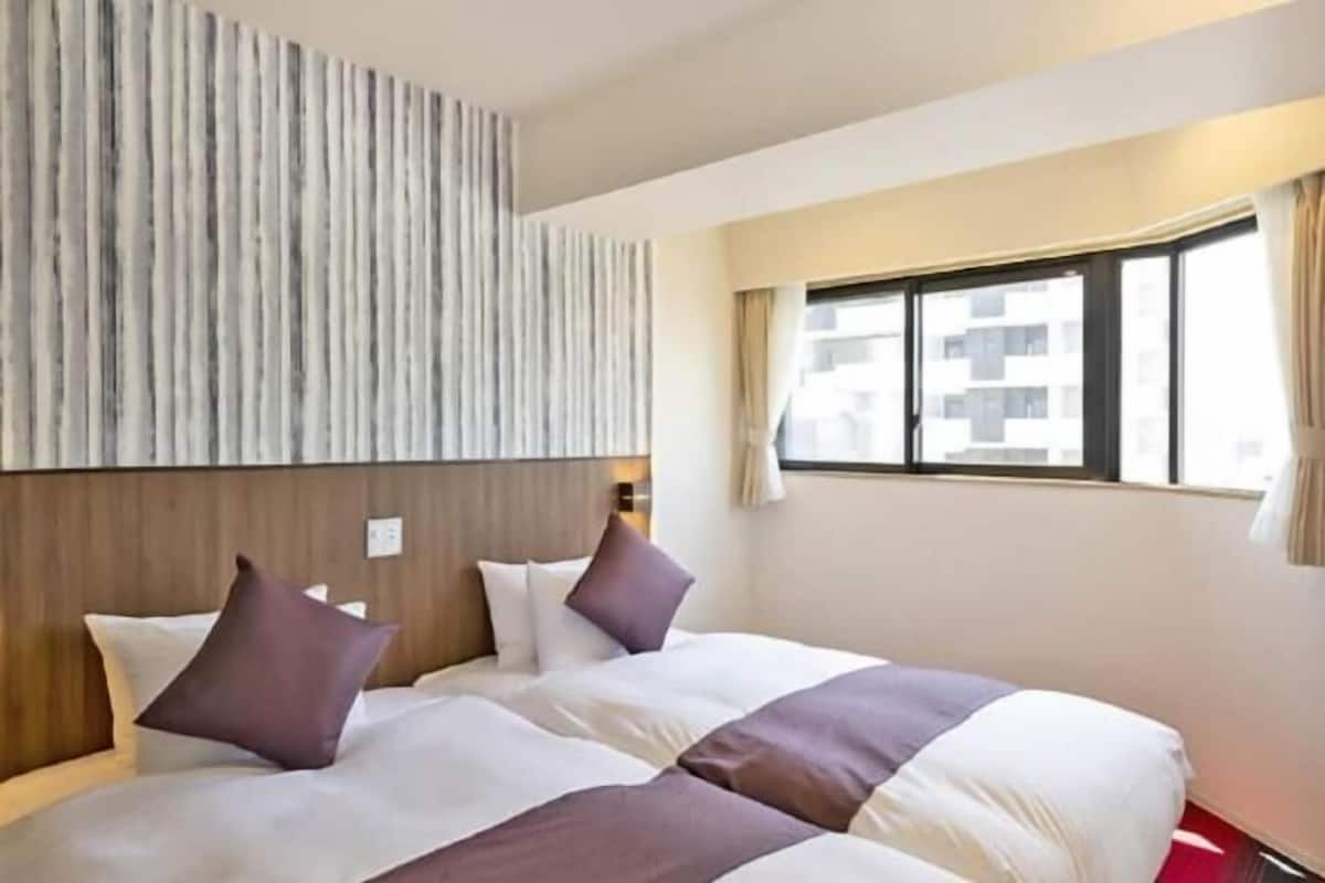 1 quarto, cofres nos quartos, escrivaninha, quartos à prova de som