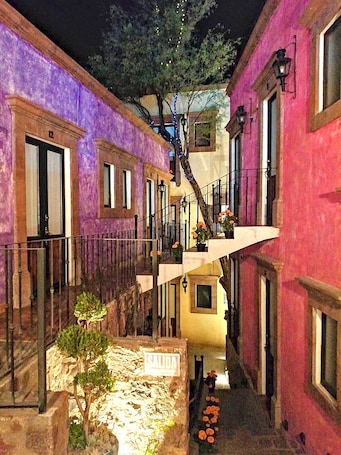 Fachada. El Mesón del Quijote