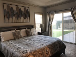 4 bedrooms, desk, iron/ironing board, WiFi