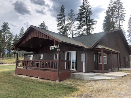 Exterior. Outdoor adventures all around this comfy home with stunning views prime location