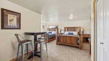 1 chambre, fer et planche à repasser, lit parapluie, Wi-Fi gratuit