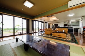 Private Vacation Home | In-room dining