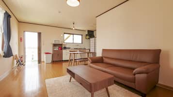 Ferienhaus (Private Vacation Home) | Wohnbereich | Flachbildfernseher