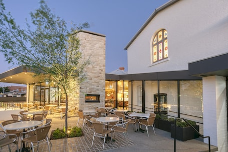 Breakfast, lunch and dinner served