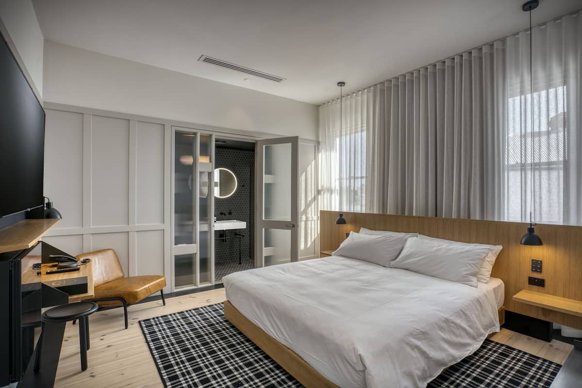 Parlour | Egyptian cotton sheets, premium bedding, down comforters, pillowtop beds