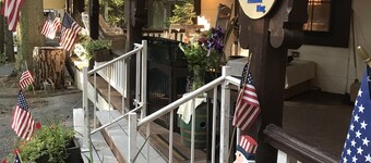 Charming Mt Gretna cottage tucked in a quiet art community filled with music theater and quiet evening dinners on the porch