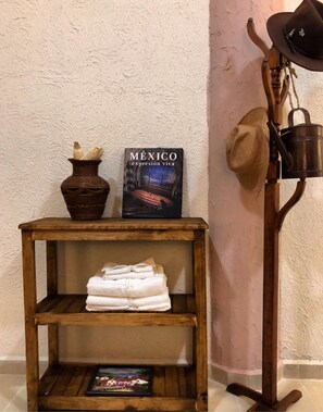 Dusche, Regendusche, Haartrockner, Bademäntel